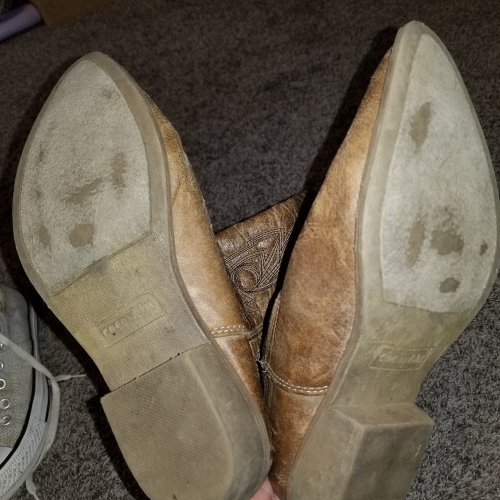 Boots - Picture 2 of 3